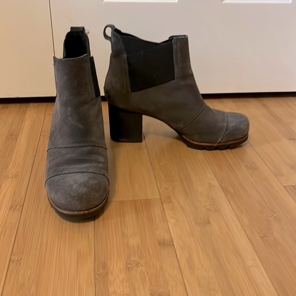 Dark grey Sorel platform boots